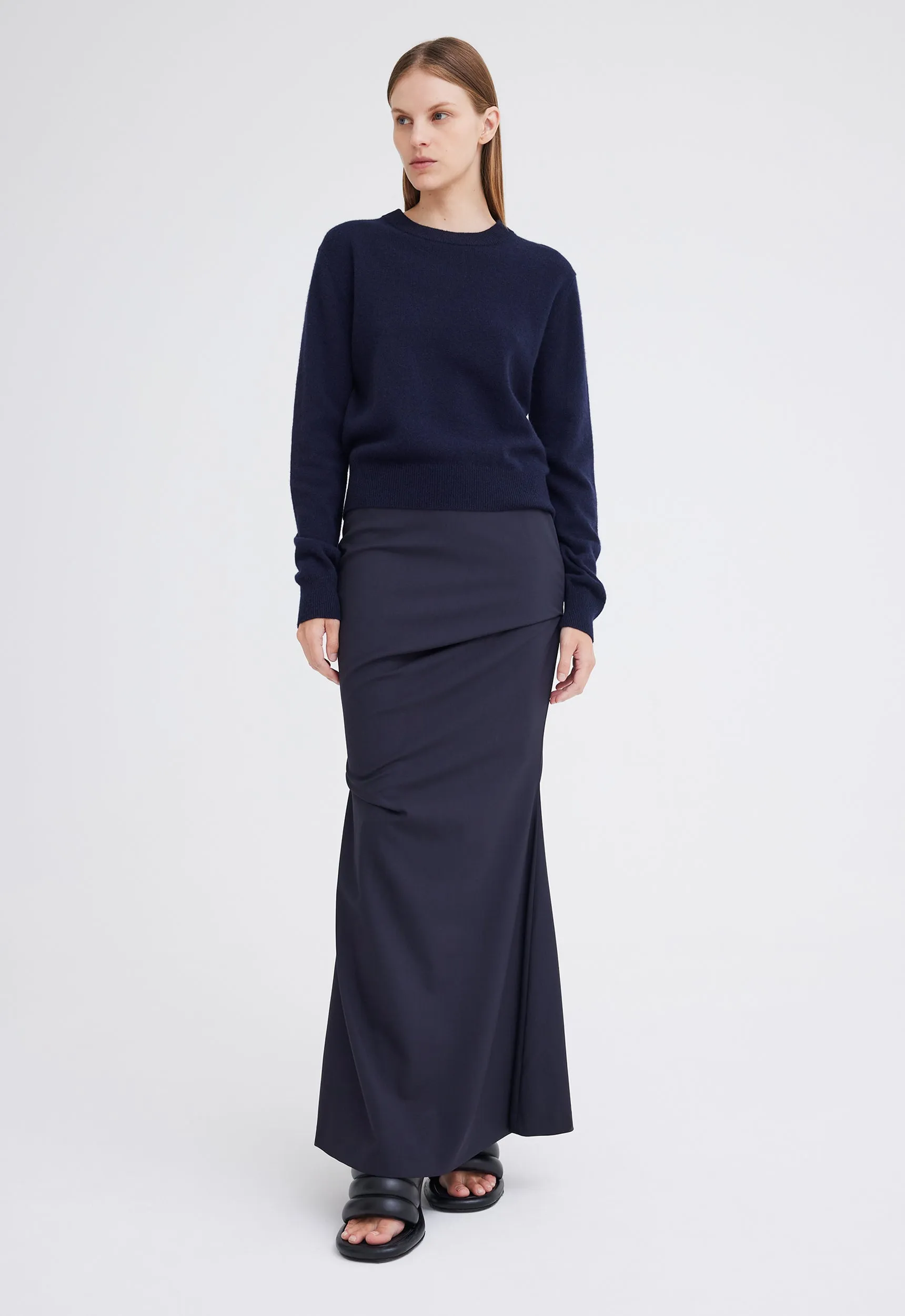 Peter Cashmere Sweater in Darkest Navy